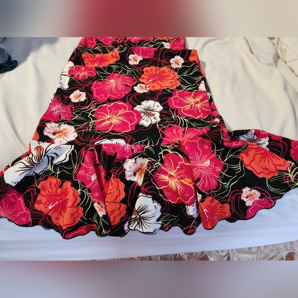 *SOLD* Lularoe Cici Dress Size Small Tropical Floral NWT - Picture 5 of 8